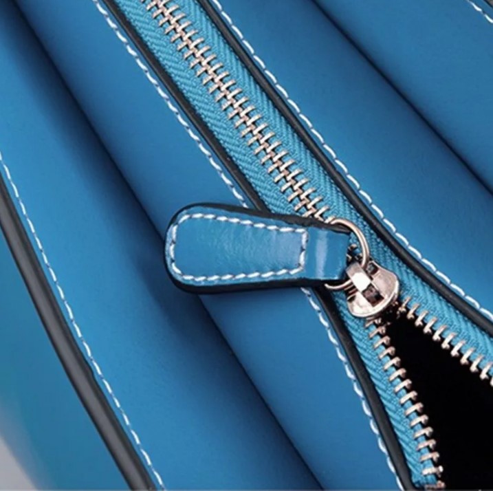 blue zipper on the bag