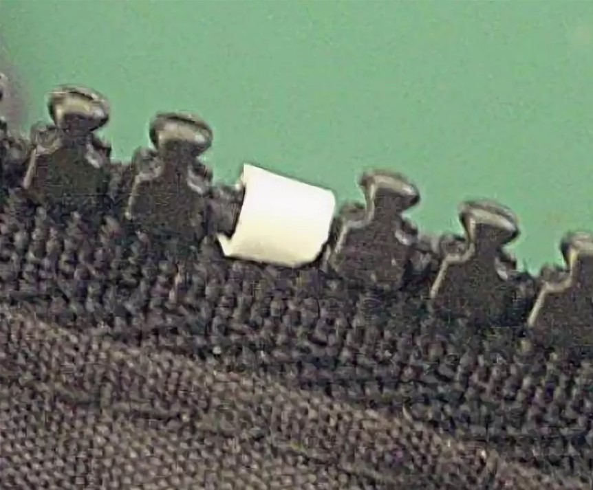 zipper on bag plastic teeth