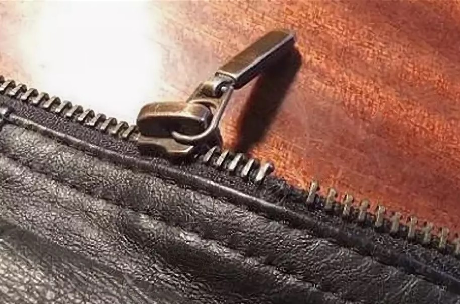 the zipper on the bag, the teeth have popped out