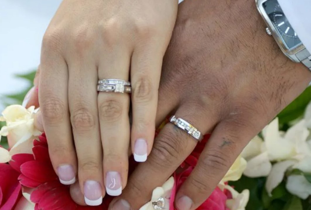 anillos de boda en la mano izquierda 3