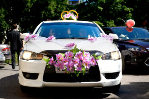 Des anneaux sur la voiture