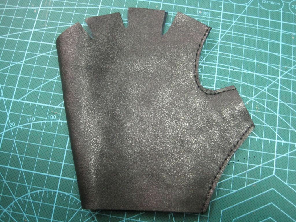 guwantes na walang daliri, tapos na leather mitts