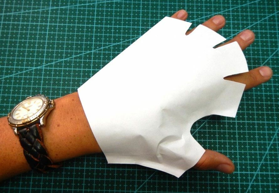 modèles de gants sans doigts et ajustement en papier