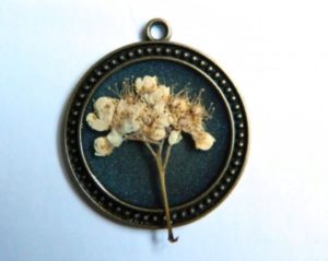 pendant pendant put a twig