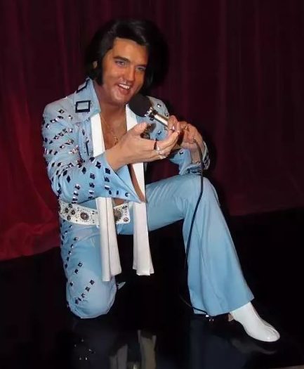 sagtys Elvis Presley džinsais