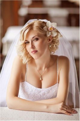 wedding hairstyle for short hair with veil