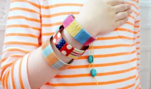 Bracelet DIY à partir de matériaux de récupération