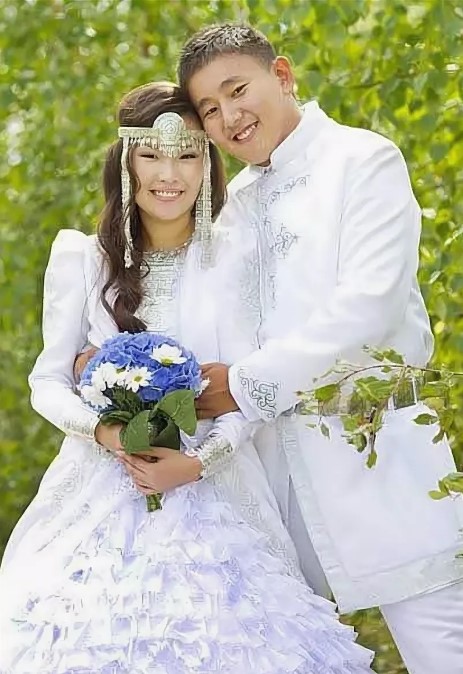 modernong Yakut wedding suit