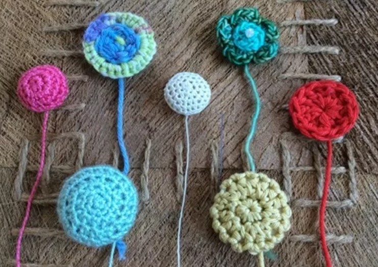 knit different buttons