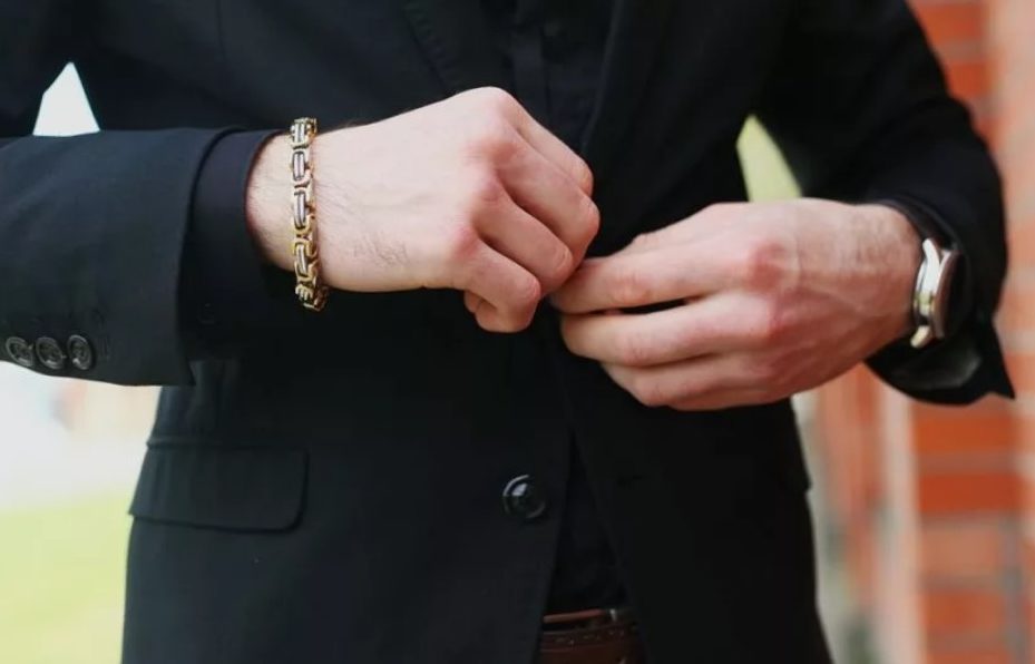 cadena de hombre con reloj