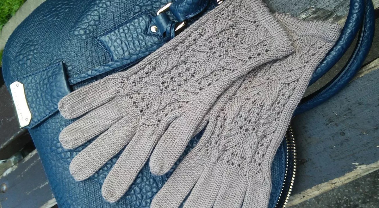 types of knitted gloves