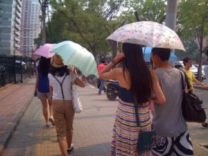 parasols bij zonnig weer