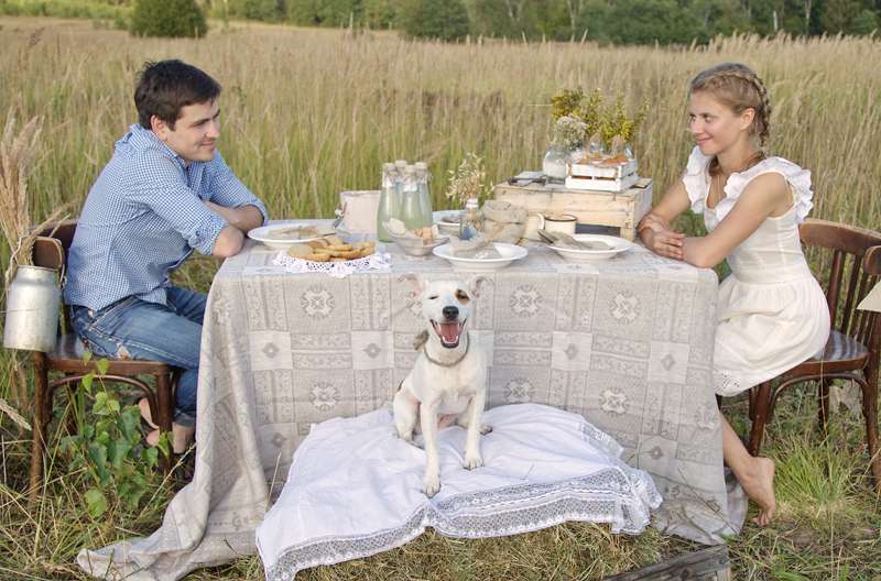 Bakit hindi mo matiklop ang isang tablecloth sa kalahati?