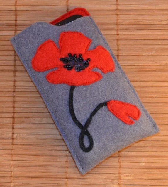 Case for glasses made of felt 2