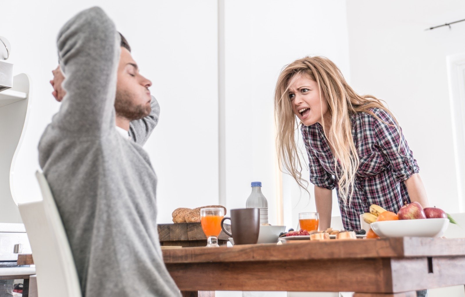 Pourquoi une table sans nappe n'est pas bonne