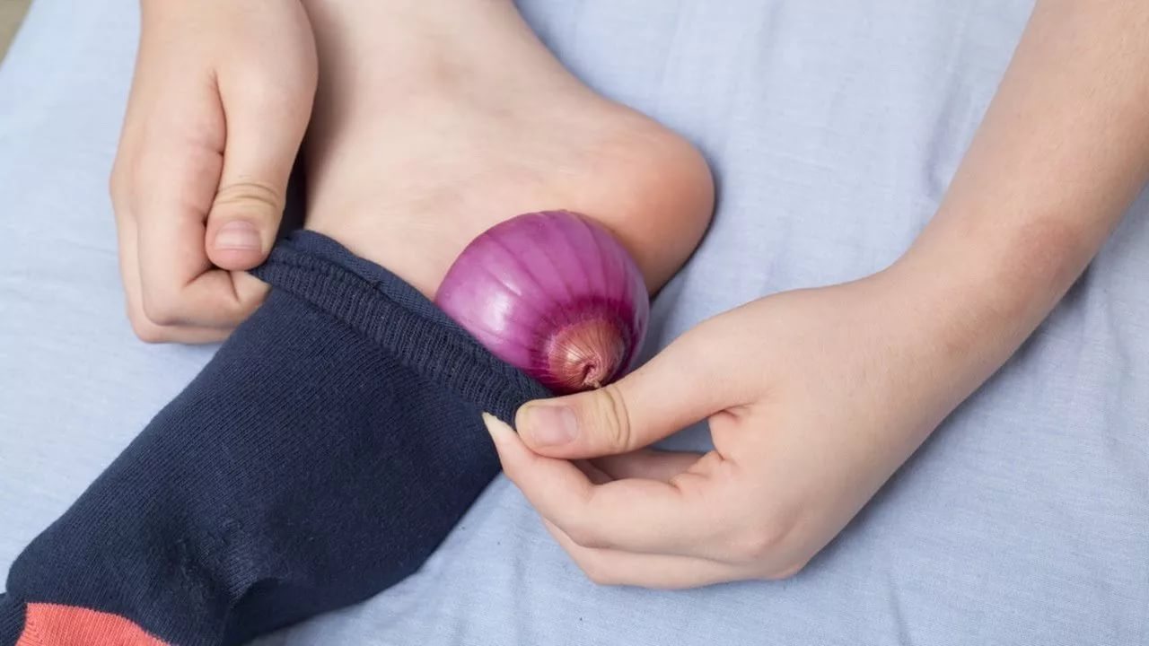 Warum steckt man nachts Zwiebeln in die Socken?