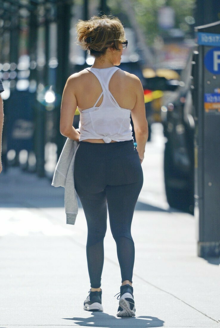 Celebrities for whom leggings are contraindicated