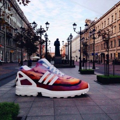 гигантски маратонки adidas