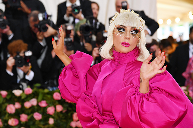 Warum trug Lady Gaga drei Kleider gleichzeitig?