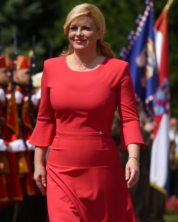 de vestido vermelho