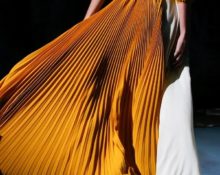 Do you love pleating? Fashion 2019 loves her!