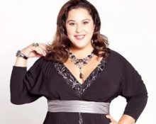 What jewelry is suitable for a plus size woman?