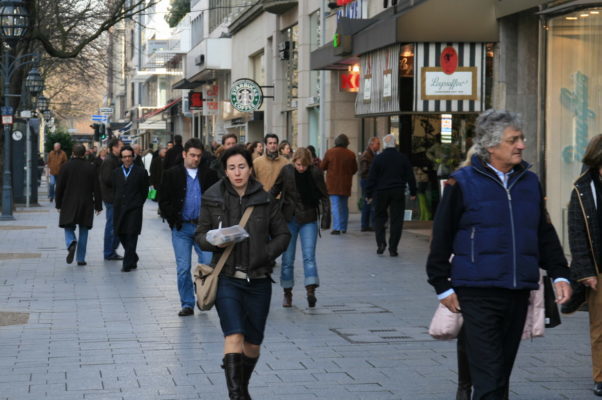 Perché le donne tedesche non indossano abiti? È vero?