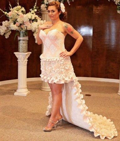 The girl made a wedding dress from boiled toilet paper