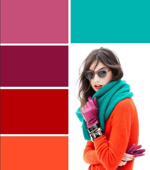 combinazione di colori ricchi verde e rosa nei vestiti