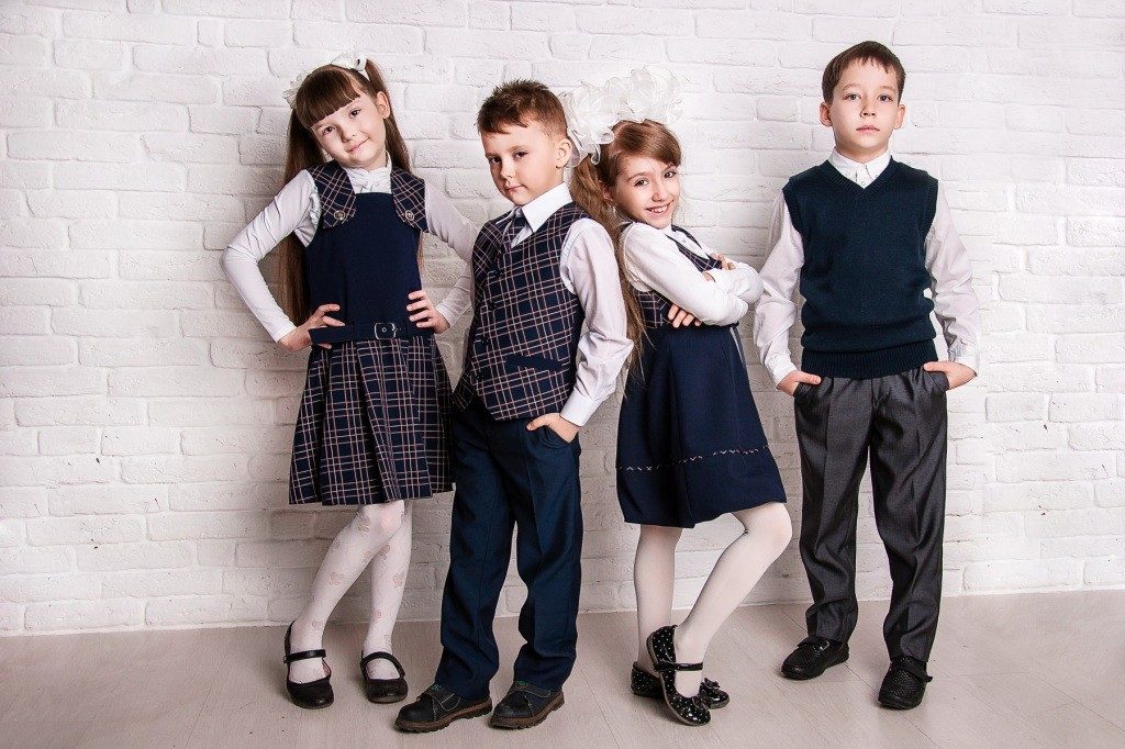 Alegerea unei uniforme pentru clasele de juniori