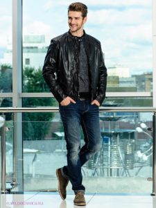 How a jacket should fit on a man: denim and leather