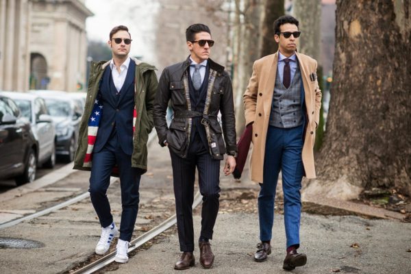 La combinaison de couleurs dans les vêtements pour hommes