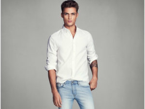 Comment combiner une chemise et un jean pour homme