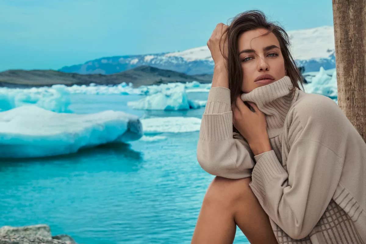 τι πουλόβερ φοράει η Irina Shayk;