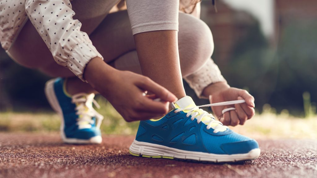 how to tie laces on sneakers