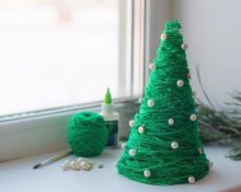 Christmas tree made of threads