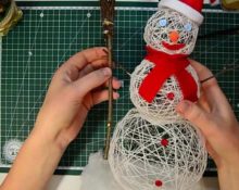 DIY Schneemann aus Fäden und Kugeln