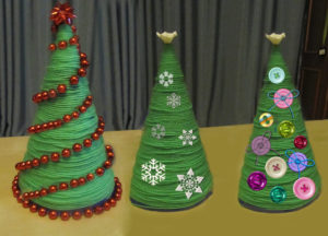 DIY Christmas tree made of cardboard and threads