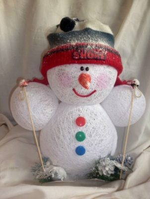 Bonhomme de neige DIY en fils de laine