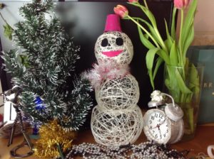 Bonhomme de neige DIY en fils de laine