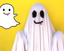 DIY ghost costume na ginawa mula sa isang sheet