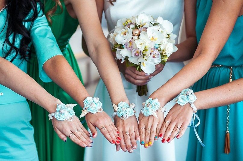 Cómo hacer tu propia pulsera para tus damas de honor