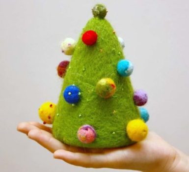 Christmas tree na gawa sa lana para sa felting