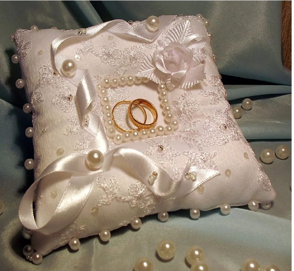 Paano gumawa ng wedding ring pillow