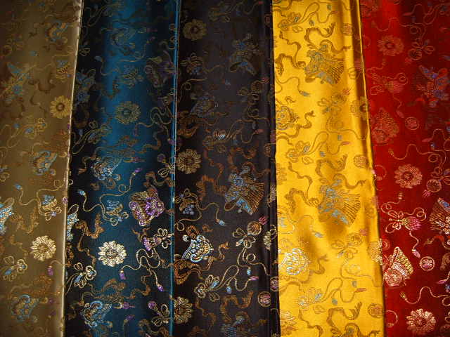 variété de couleurs de brocart