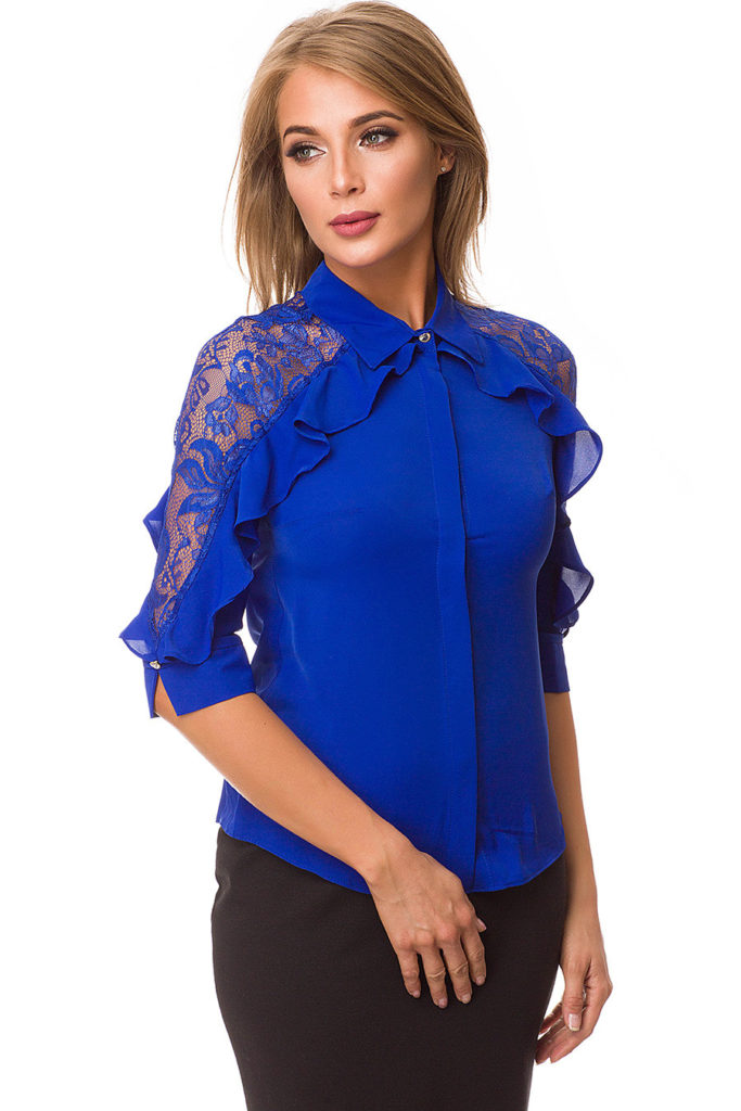 Blusa di media lunghezza.