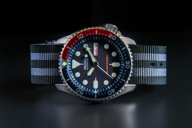 Montre avec bracelet NATO.