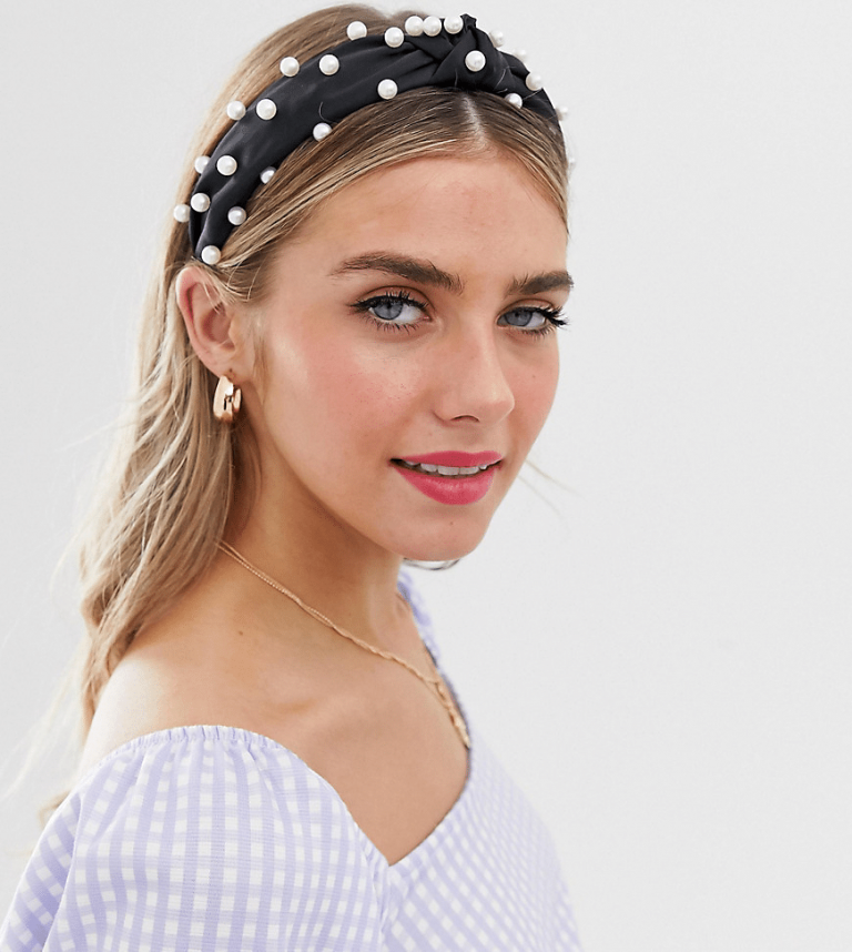 Headband with pearls.