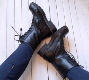 Botas brutais.