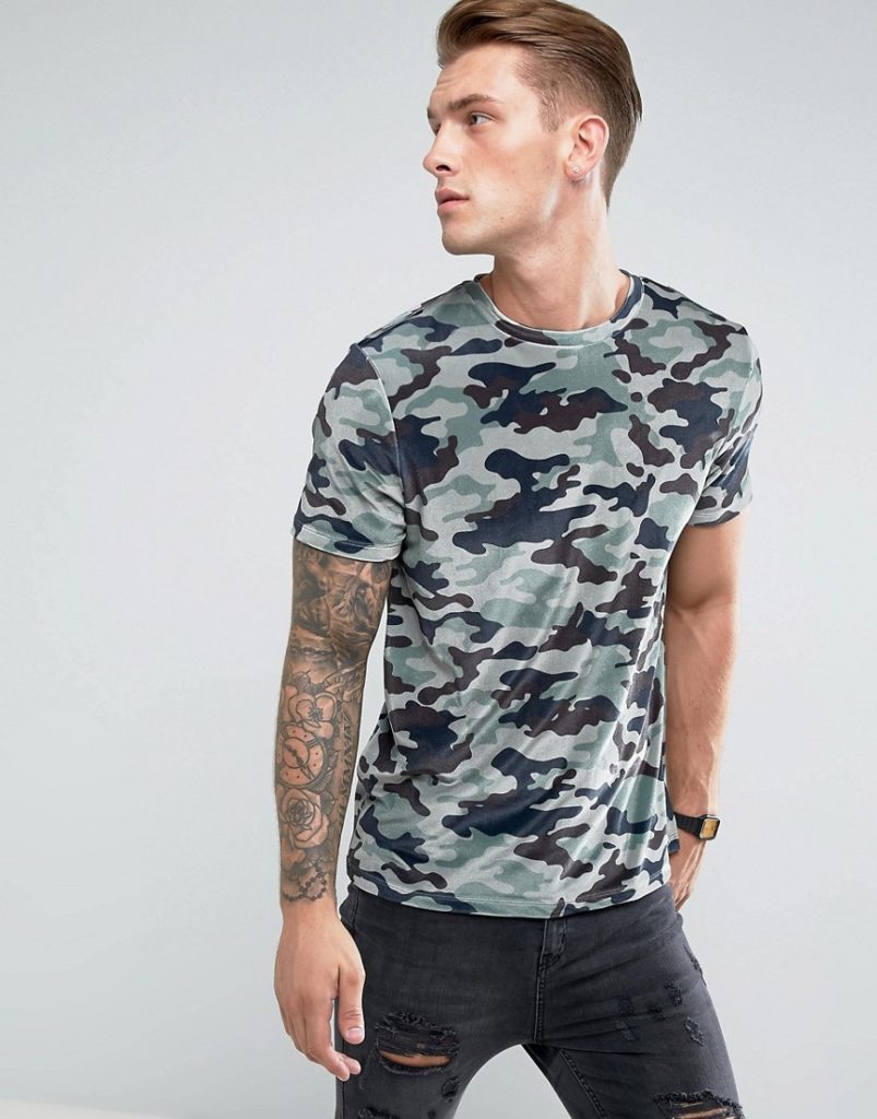 Tricou de camuflaj.